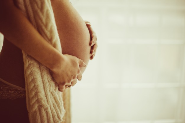 embarazada mujer tenencia ella vientre 1304 2757