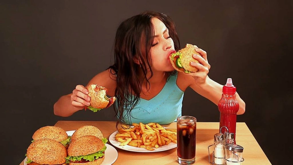 Atracones de comida por la noche