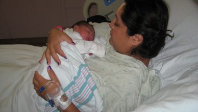 baby newborn hospital girl mom dad father mother 459674