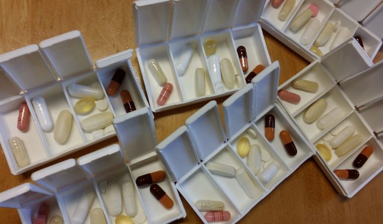 tablets medical disease ill medicine capsule pharmacy health check 956825