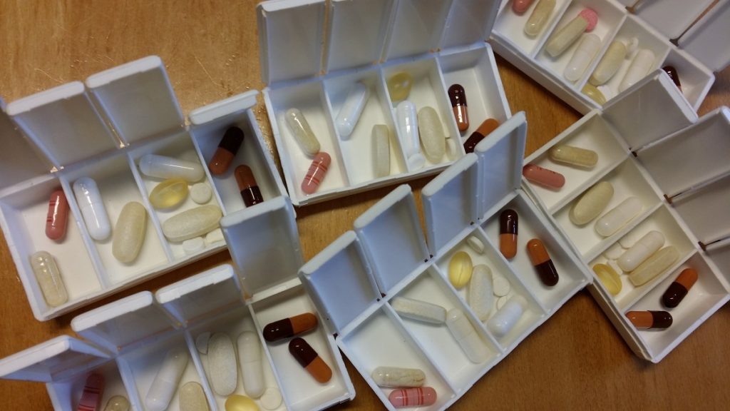 tablets medical disease ill medicine capsule pharmacy health check 956825