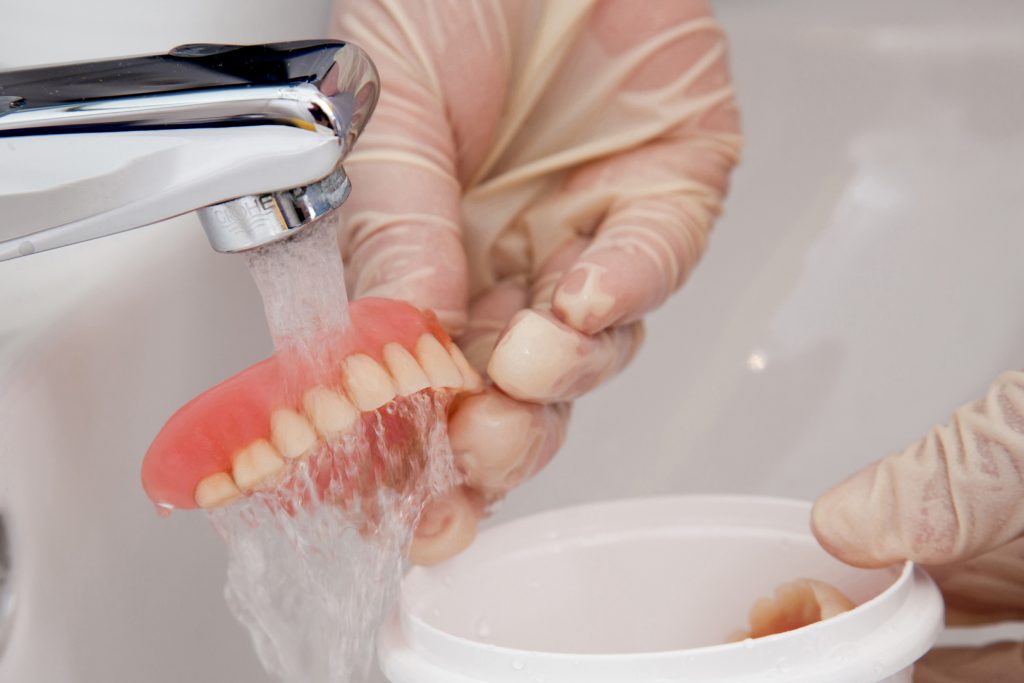 Higiene de la dentadura postiza